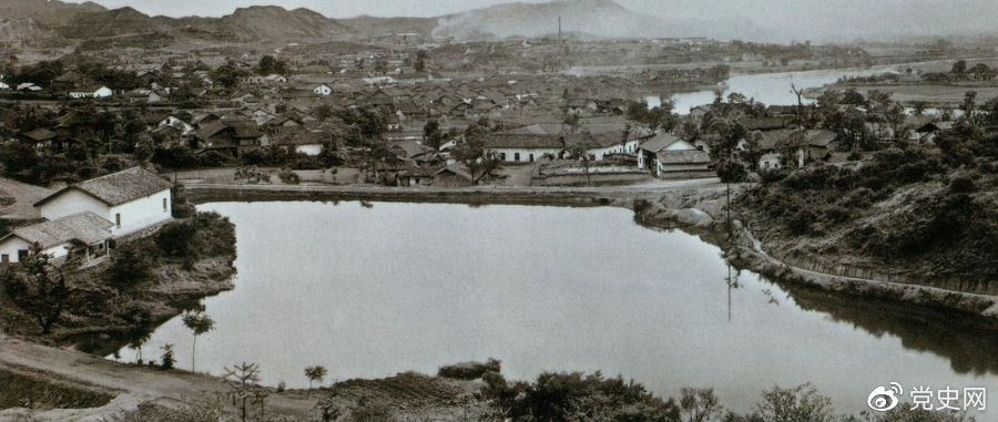 1930年8月23日,红一军团和红三军团在湖南浏阳永和市会师,组成中国工农红军第一方面军,朱德任总司令,毛泽东任总前委书记兼总政治委员。图为浏阳永和市。 1930年8月23日,红一军团和红三军团在湖南浏阳永和市会师,组成中国工农红军第一方面军,朱德任总司令,毛泽东任总前委书记兼总政治委员。图为浏阳永和市。